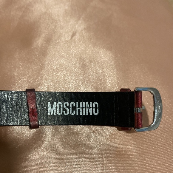 MOSCHINO heart-shaped watch with peace sign charm and red shiny strap - Picture 8 of 12